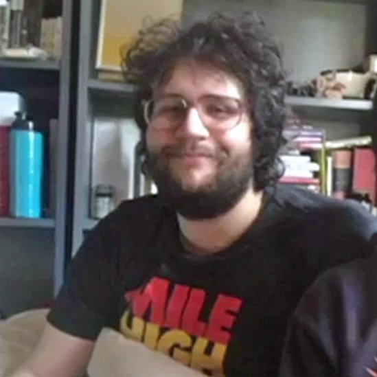 John sufre de vértigo