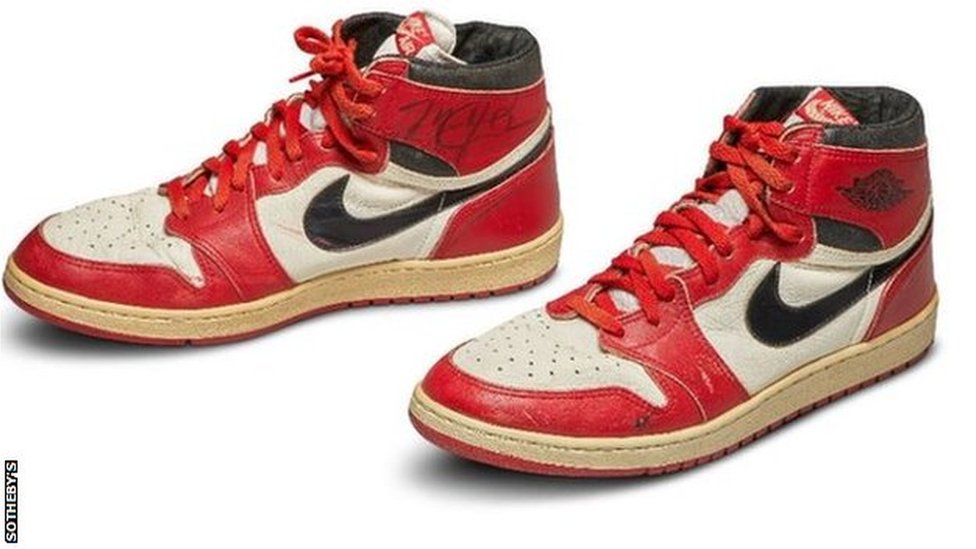 Michael Jordan: qué tienen de especial las zapatillas del basquetbolista  que lograron un récord de subasta - BBC News Mundo