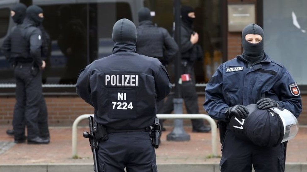 ألمانيا ترحل اثنين من مواطنيها في إجراء غير مسبوق