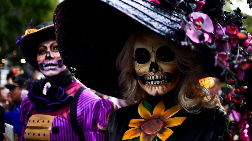 idea Dramaturgo cuidadosamente Día de Muertos: de dónde viene la especial relación de México con la muerte  - BBC News Mundo