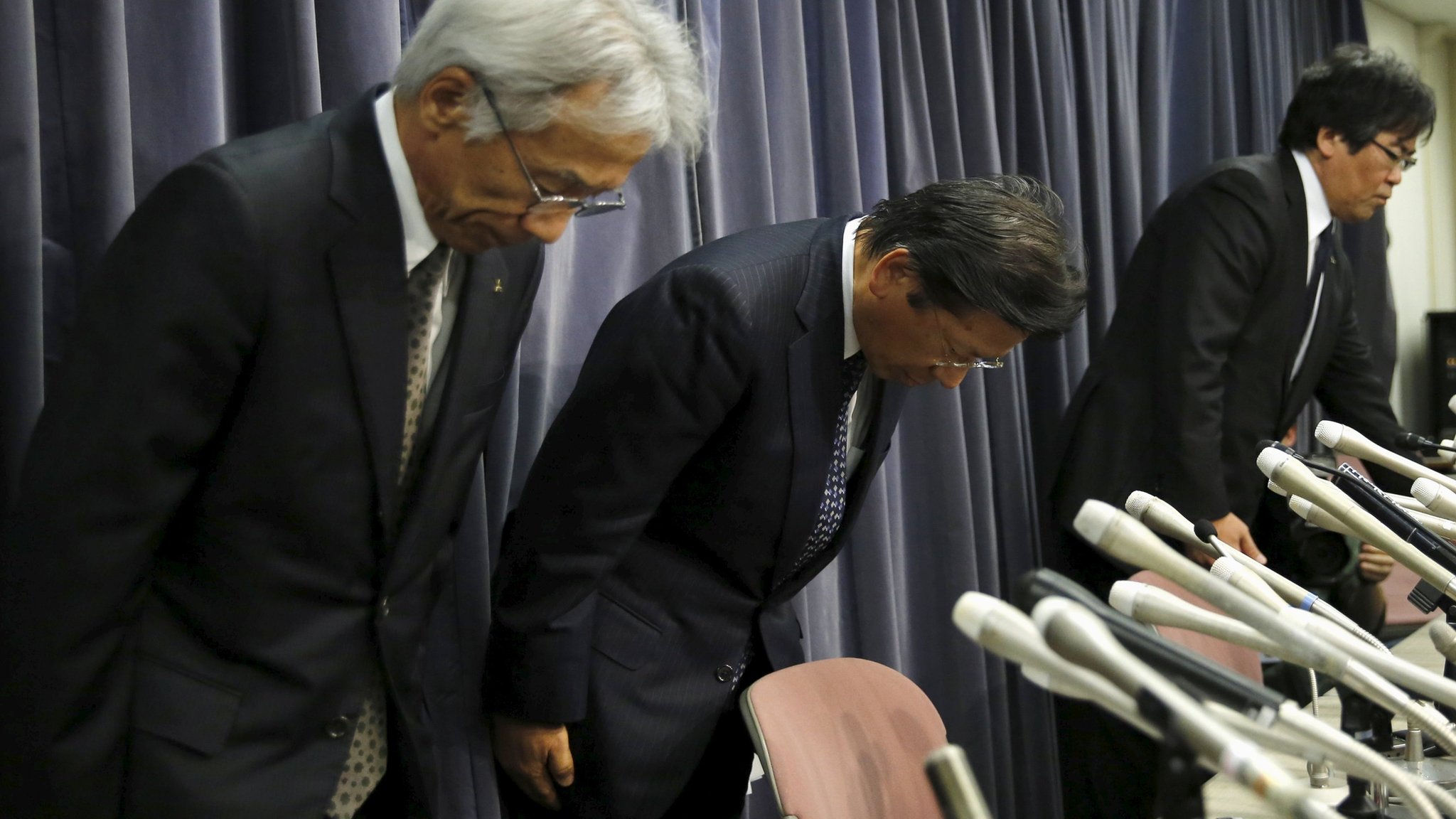 三菱自動車、燃費試験データの不正操作認める - BBCニュース