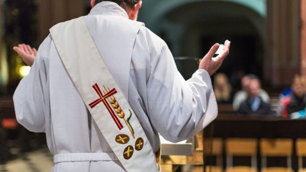 Sacerdote católico.