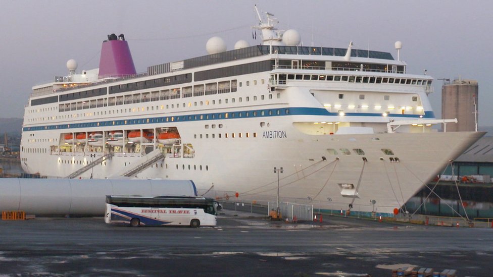 Last 50 Ukrainians to leave Glasgow cruise ship