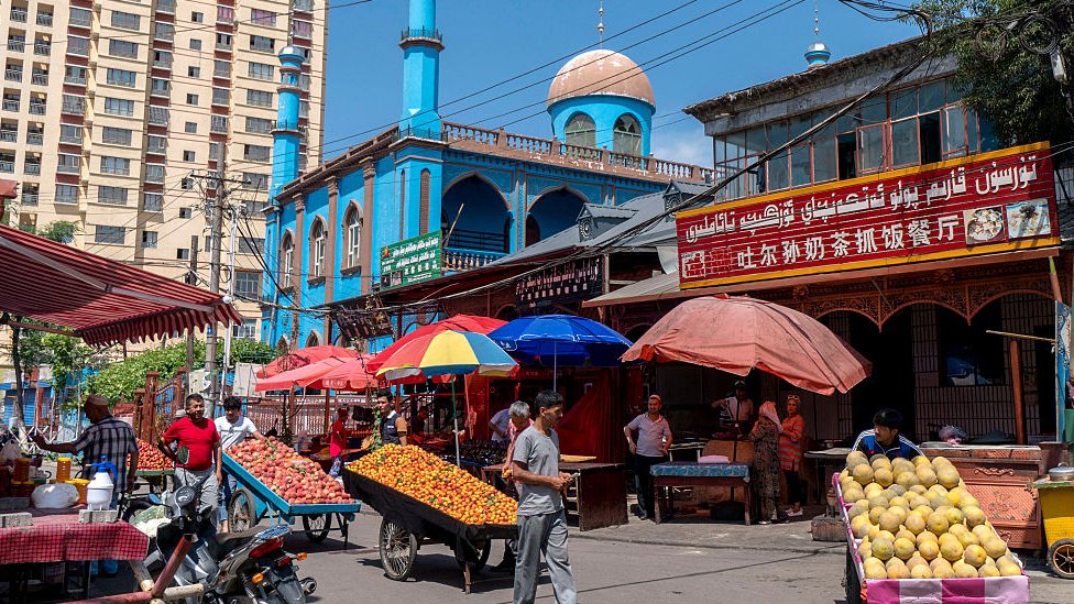 Ular uning mushukiga pichoq tiqishdi