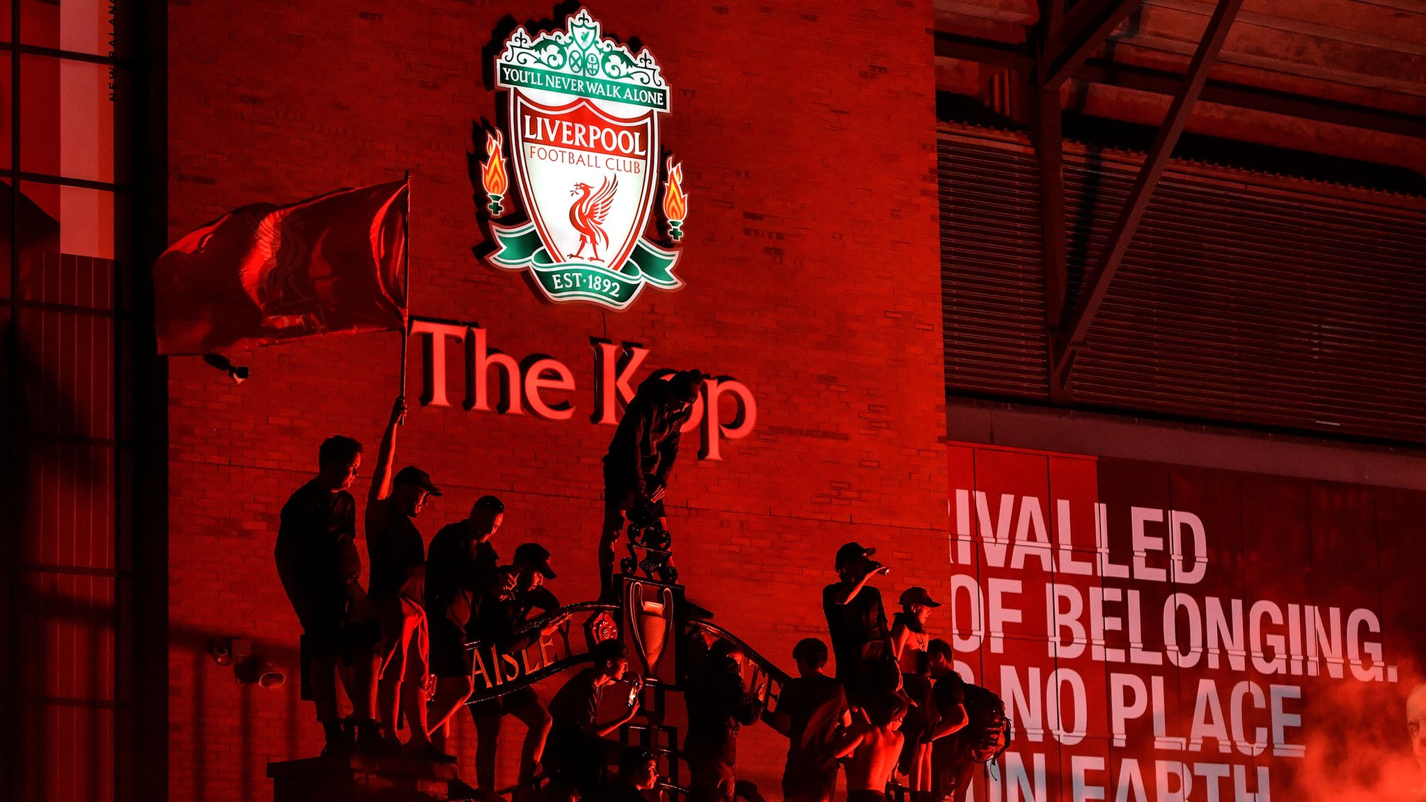 Premier League: Liverpool và chiếc cúp lịch sử - BBC News Tiếng Việt