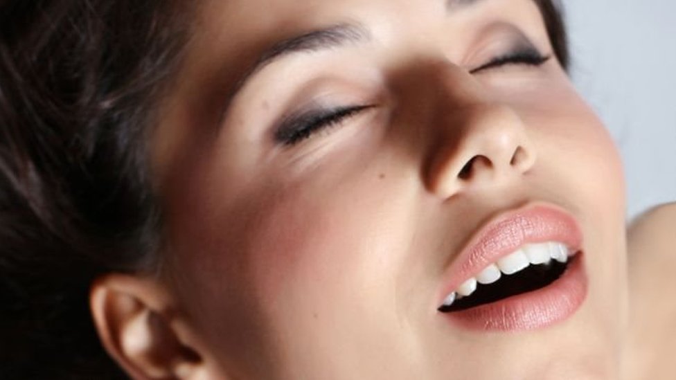 Kor-korona bilan xususiy oral seks Kor-korona bilan xususiy oral seks