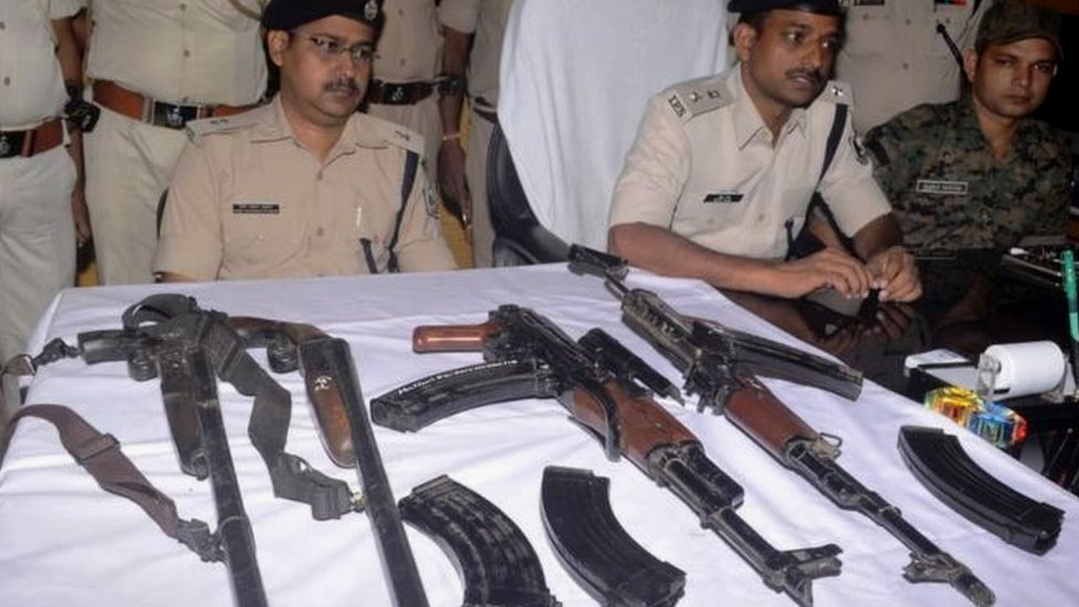 Porno onaning eshagiga tiqildi Chodirda jinsiy aloqada uxlash