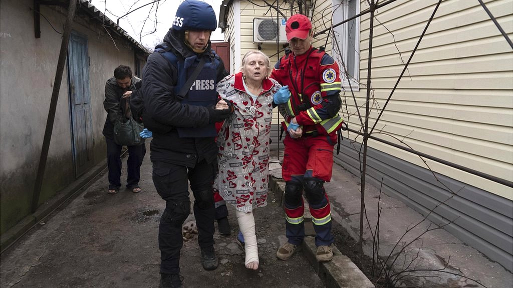 Нюхающие за гаражами газ «малолетки» попали на видео в Ставропольском крае