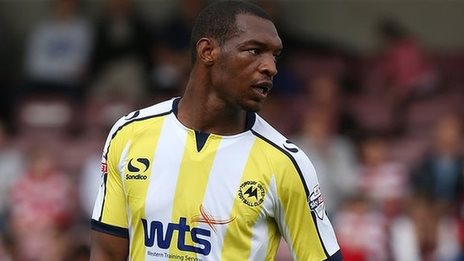 Mansfield sign defender Pearce