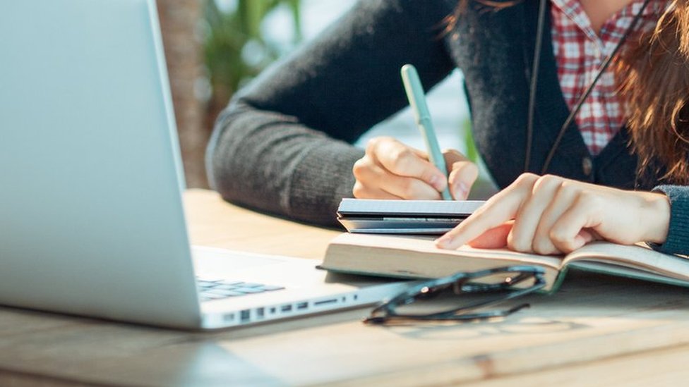 Spanish woman's 'sexist' rejection letter sparks furore