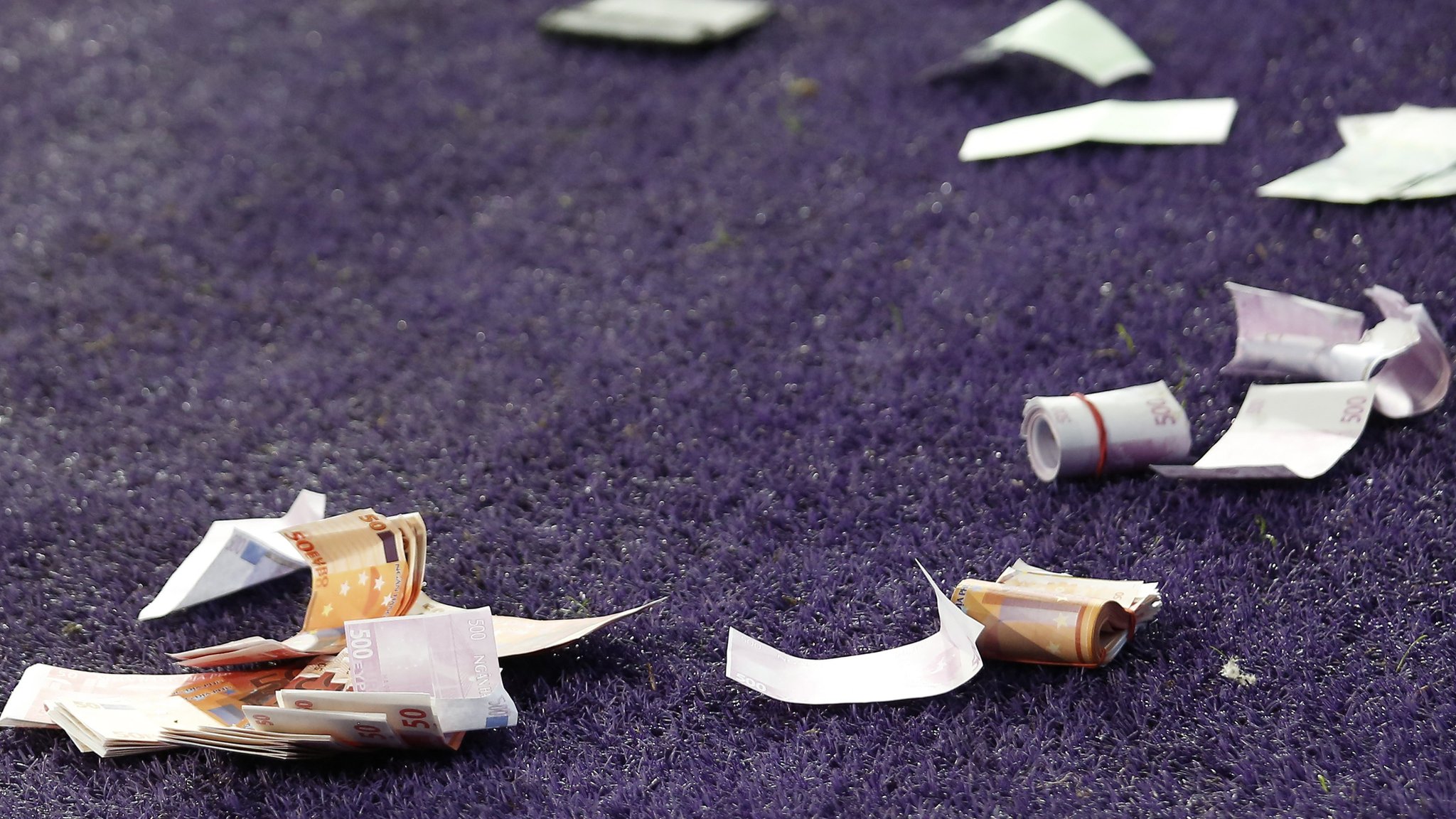 Bayern fans throw fake money on pitch in Anderlecht win