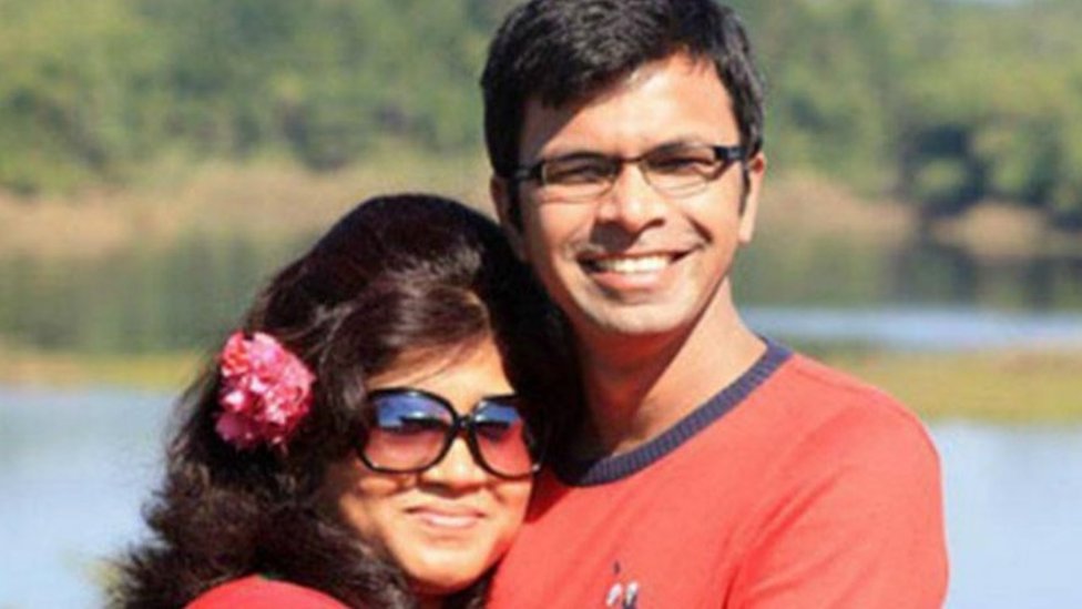 Oltin dush bilan boglangan porno Yalangoch ayollar videolarini tomosha qiling