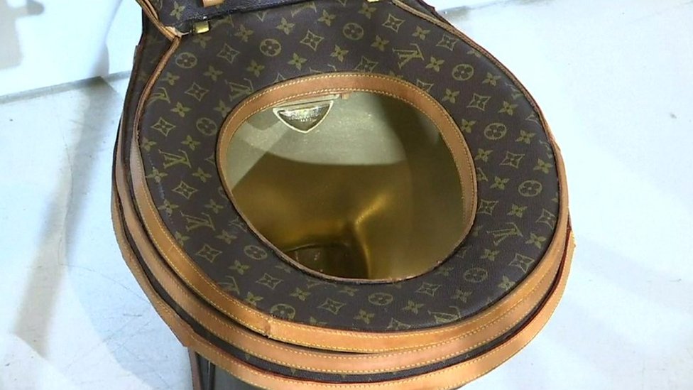 Você pagaria US$ 100 mil por uma privada da Louis Vuitton? - BBC News Brasil