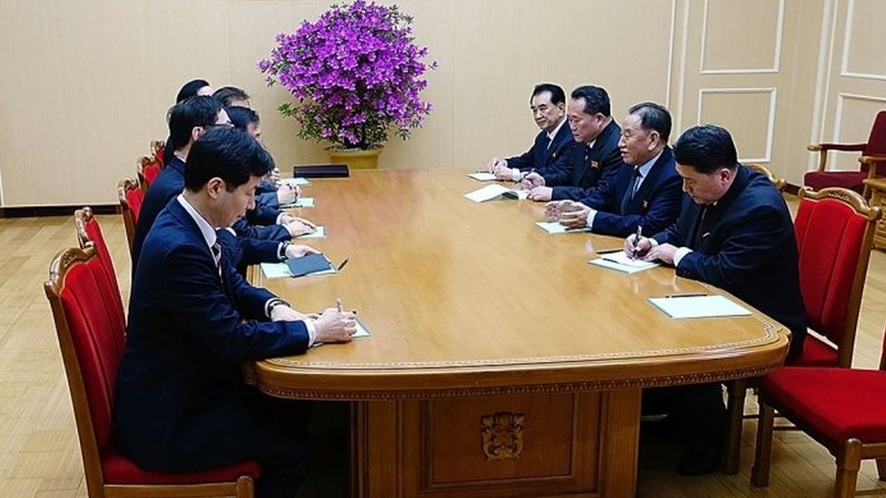 金正恩氏が韓国特使団と会談 「再統一に向けた新たな歴史を」 - BBC