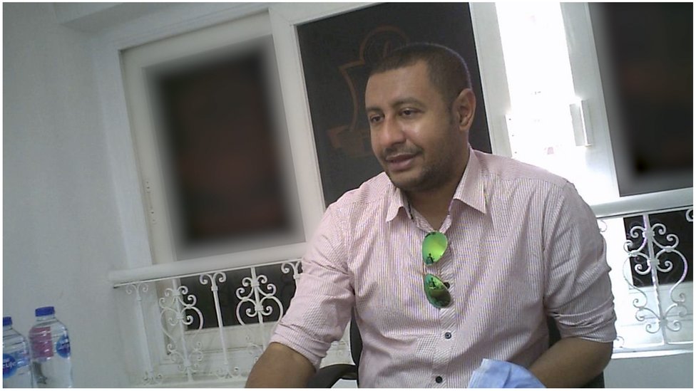 Katta eshakli fohisha mijozni xursand qiladi