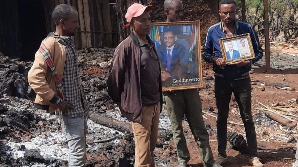 Hushsiz qizni sikdi Yalangoch Kelli Reilli fotosuratlari