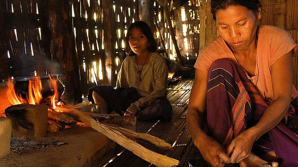 Osiyo it uslubidagi porno Rus tilida Kunnilingus sanati filmini tomosha qiling