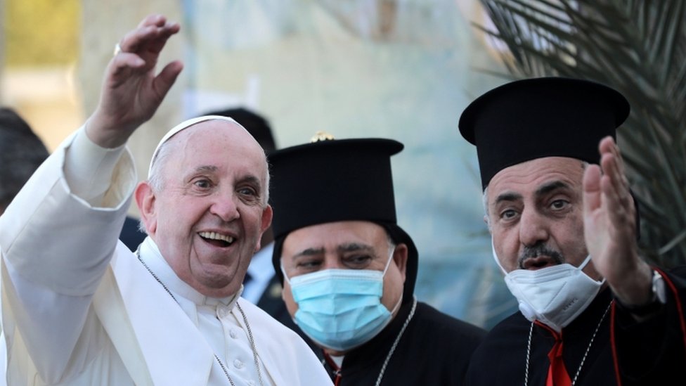 ローマ教皇がイラクを訪問 「暴力と過激主義に終結」を呼びかけ - BBC