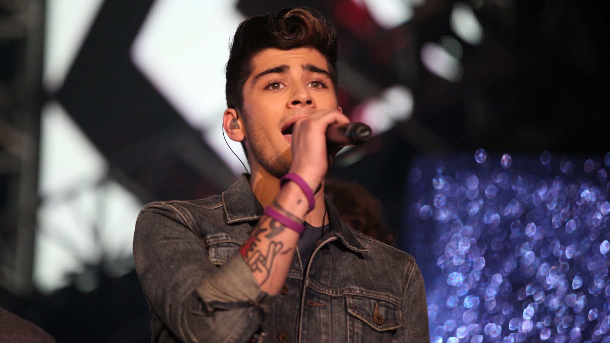 Zayn Malik's new song Pillowtalk tops iTunes in 60 countries CBBC