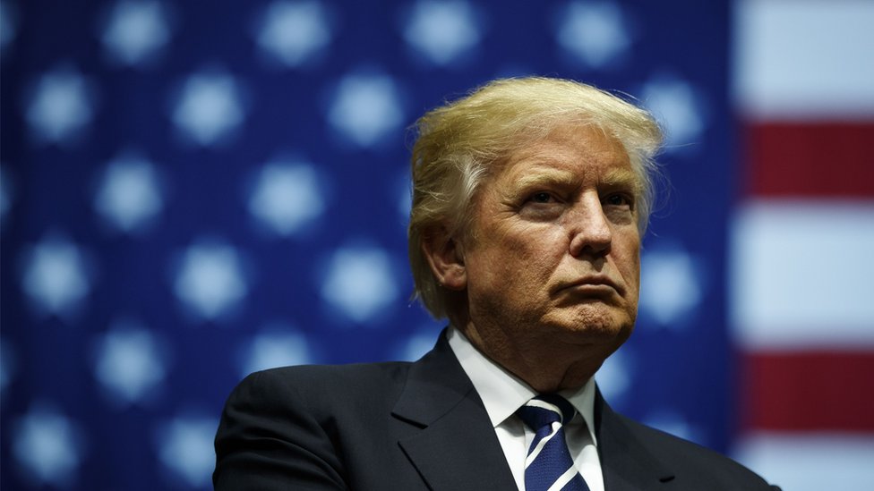 トランプ氏、米国の理想と断絶 極右を擁護 - BBCニュース