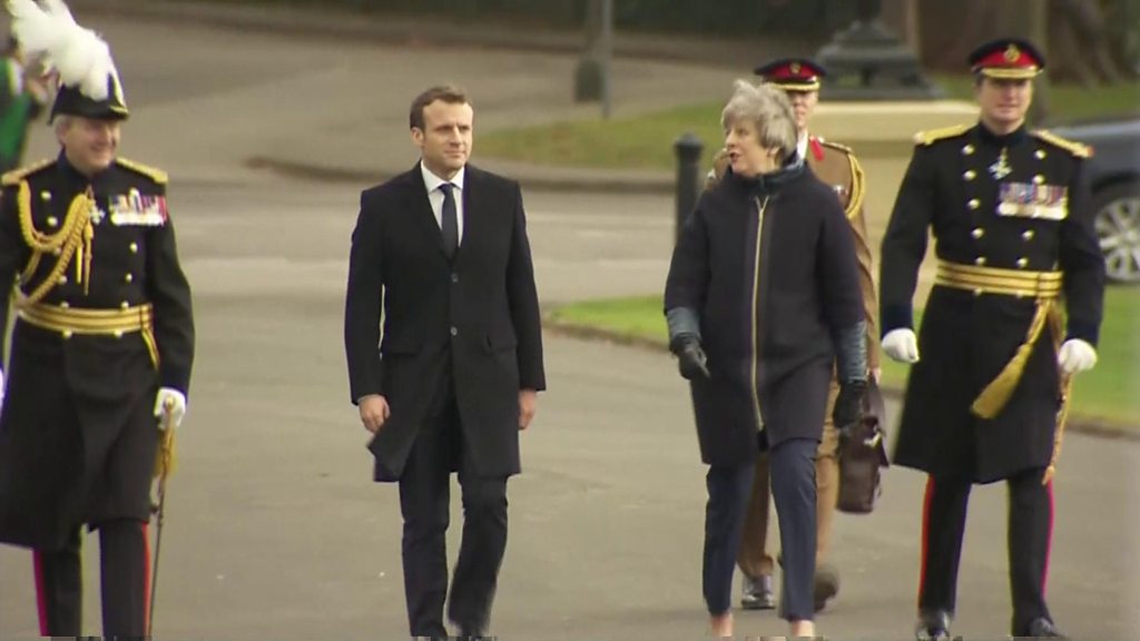 Le Président français Emmanuel Macron est au Royaume-Uni pour un sommet bilatéral.