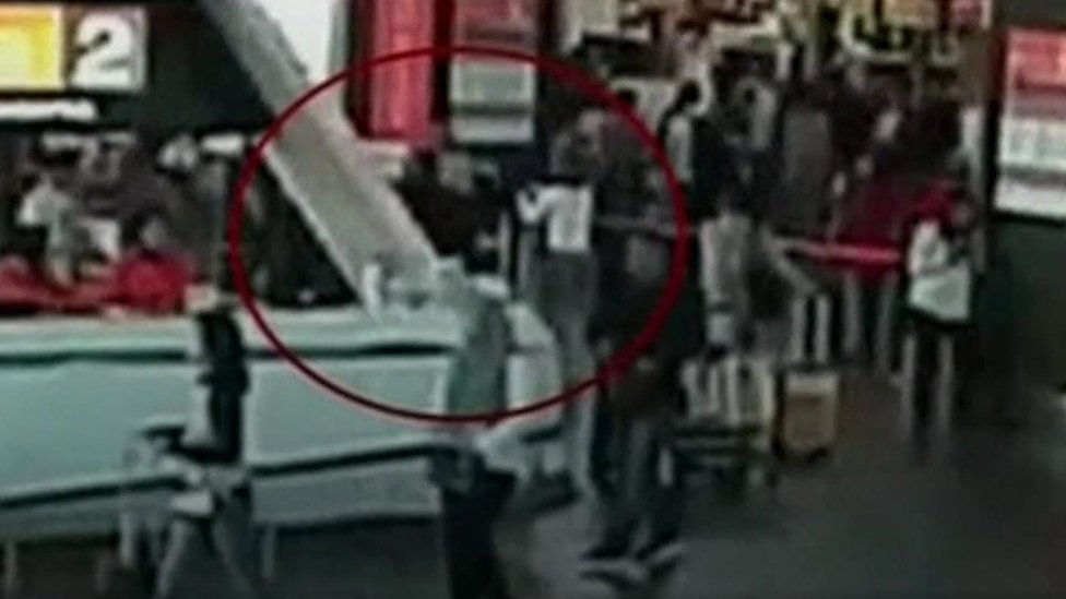 كيم جونغ-نام تعرض للهجوم في مطار كوالالمبور بماليزيا