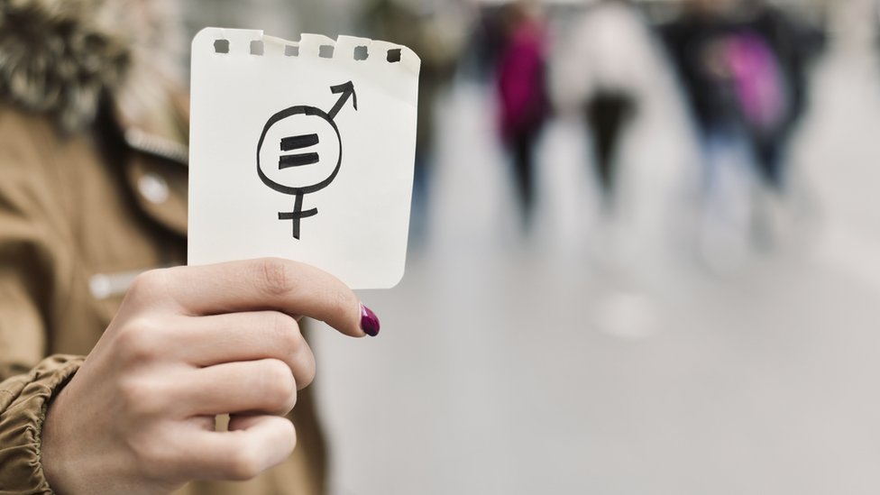 Gender pay gap 'widens for graduates'
