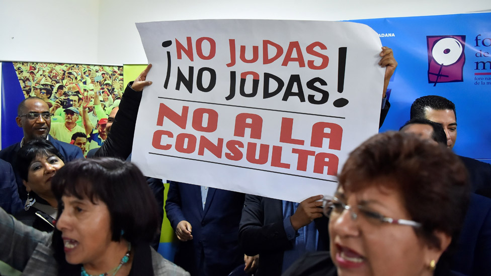 Simpatizantes de Correa y del NO