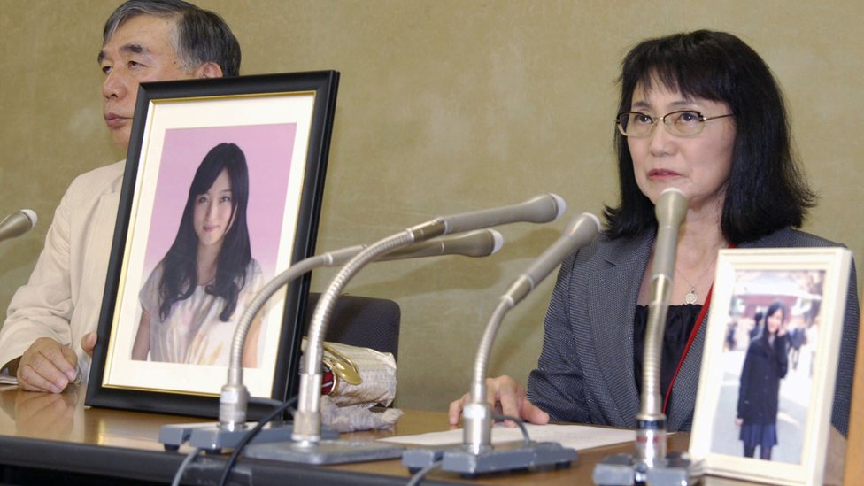 والدة العمالة المنتحرة ومحاميها