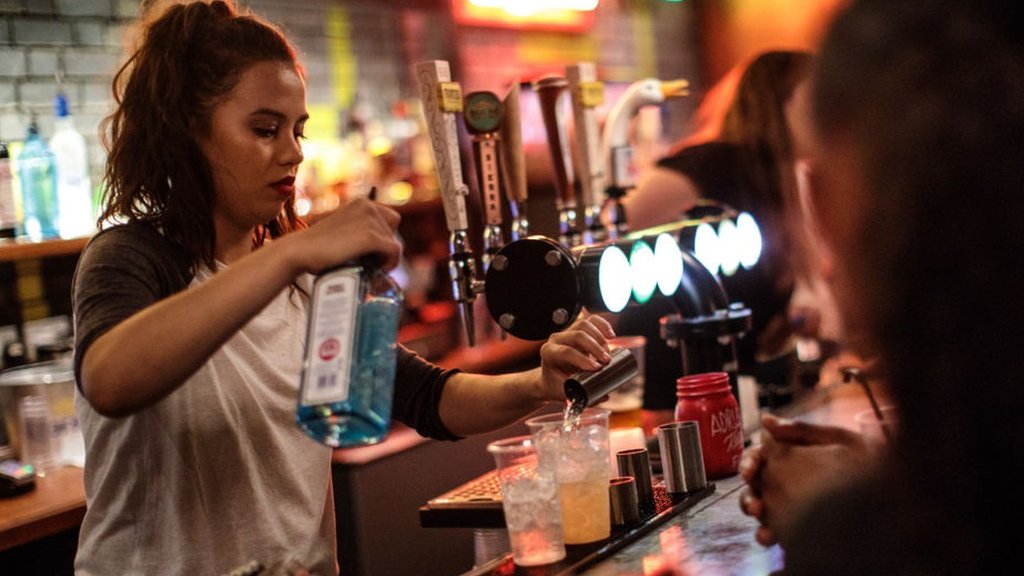 More staff hired in shrinking pub industry