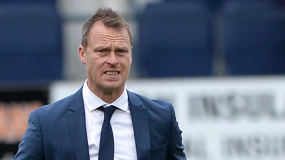 Newport manager Flynn signs contract extension