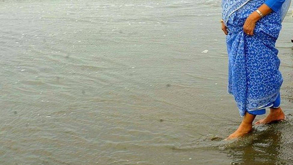 Onam oglining qozini soradi, ogli uxlab yotgan onasini paypaslaydi Video shajara osmort bernemennyh jinsiy aloqa