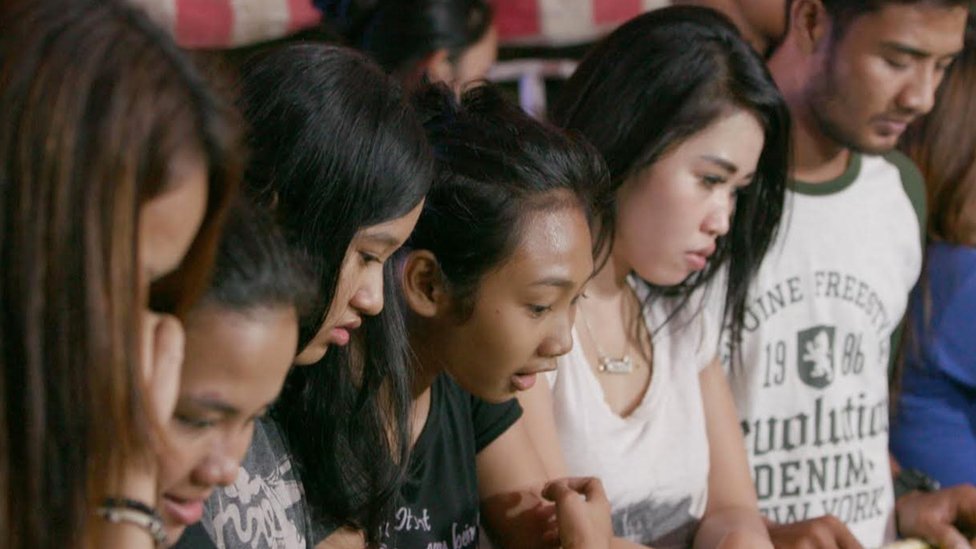 Ozgin Gozallar va katta kokraklar bilan porno tomosha qiling