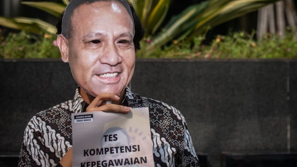Pegawai KPK yang tak lolos TWK: Diminta serahkan tugas ke atasan, 'Ini  digantung, dibunuh pelan-pelan' - BBC News Indonesia