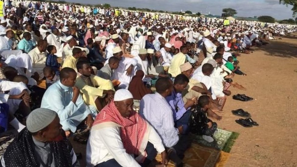 Uyda dushda qizlarni josuslik qilish video