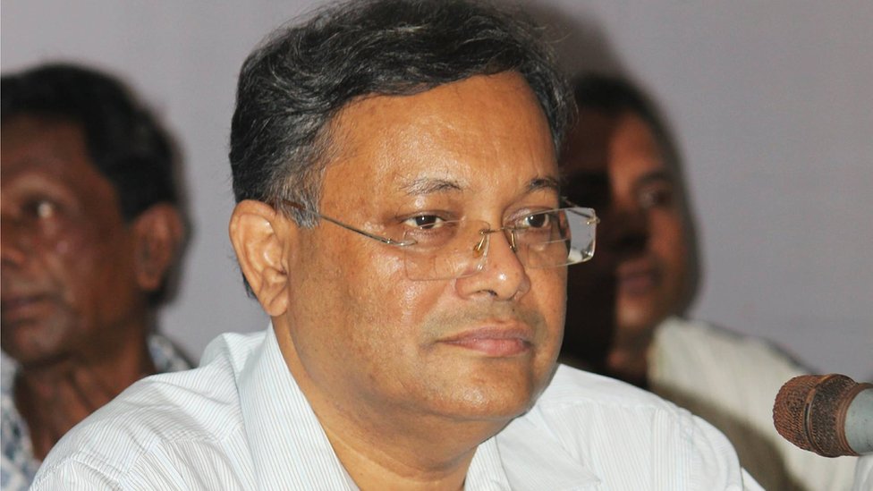 turli xil pozalarda yalangoch ayollar