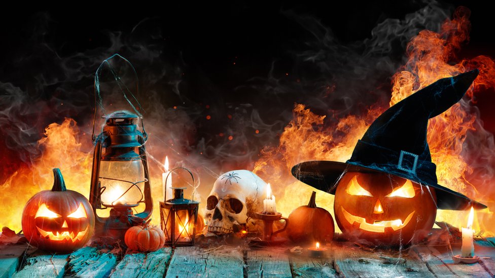 Ilustração fictícia dos símbolos do Halloween.