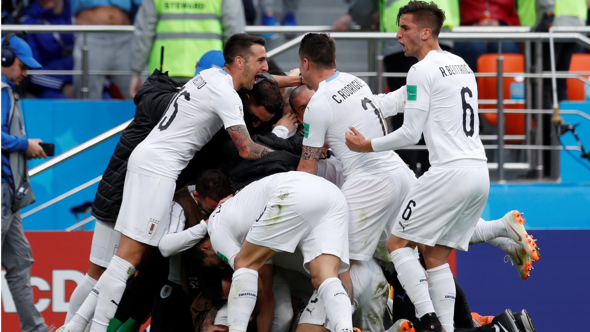 Gimenez gives Uruguay last-gasp win against Egypt