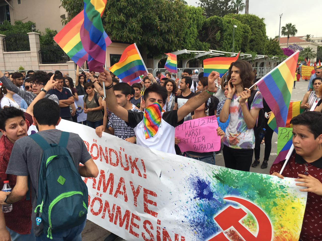 Tomchi qizlarning shaxsiy porno fotosuratlari