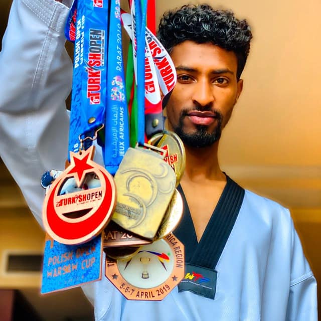 Saunaga striptizchini chaqirishdi (porno video)