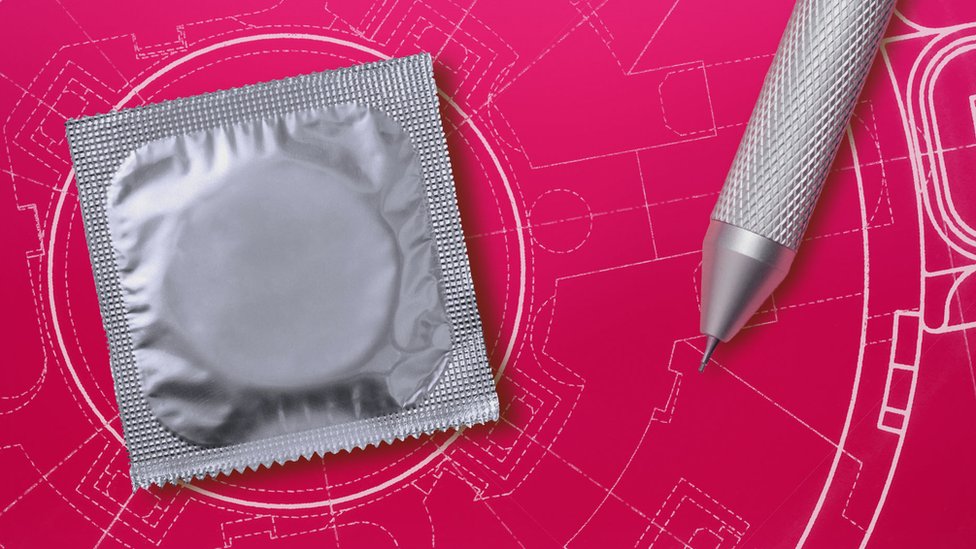 Porno yulduz Karolin Berger Dumba erotikasidan smear olish