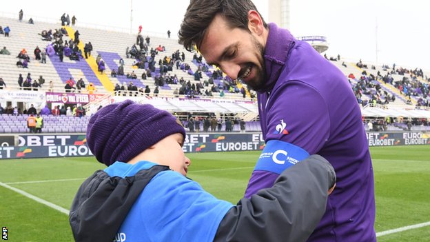 Kematian kapten Fiorentina, Davide Astori, guncangkan Italia