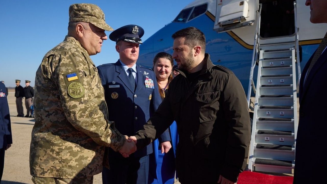 Zelensky's secret journey out of Ukraine to the US