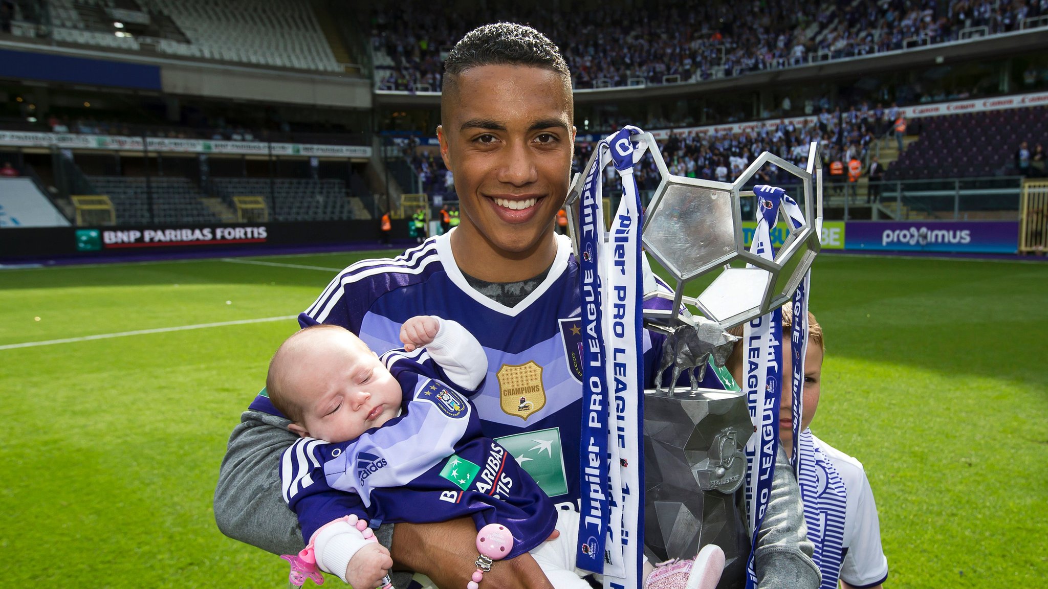 Khám Phá Youri Tielemans Đẳng Cấp Và Sự Tinh Tế Ở Khu Trung Tuyến Khám Phá Youri Tielemans Đẳng Cấp Và Sự Tinh Tế Ở Khu Trung Tuyến