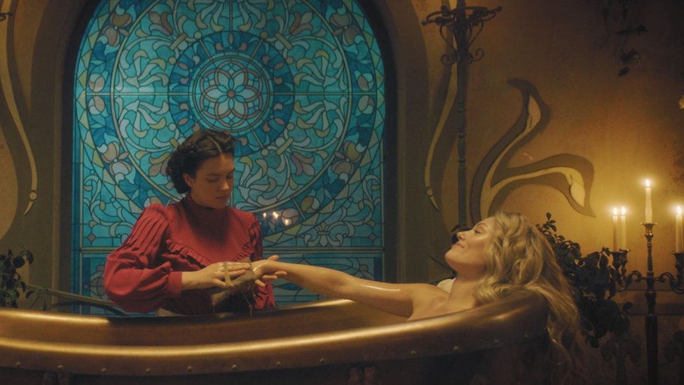 Төменнен дымқыл трусики фотосы Секретарь порно онлайн