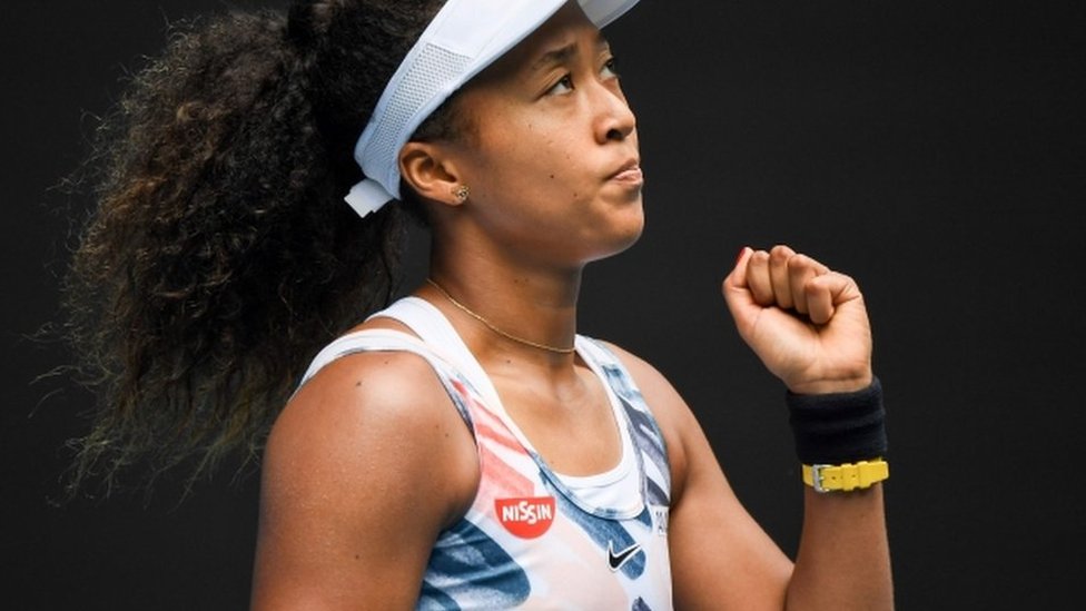 大坂なおみ、全豪テニス開幕戦で勝利 サーブがネット壊す - BBCニュース