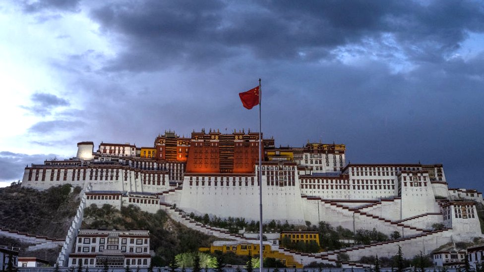 Keksa er-xotinning uy qurilishi pornosi