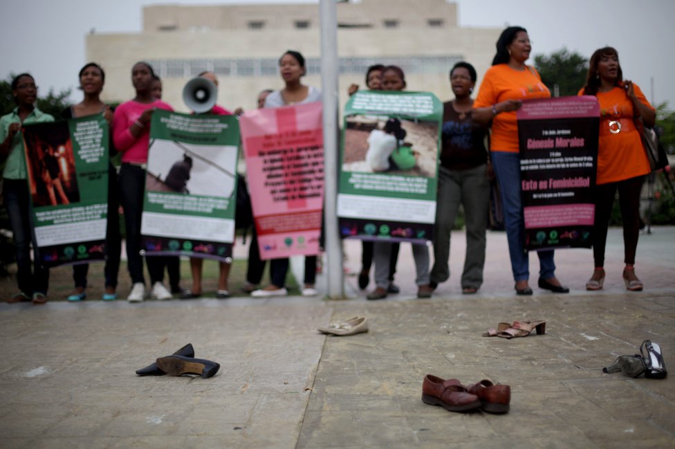 Protesta por feminicidios en Puerto Rico. (Foto: Familia Peguero)