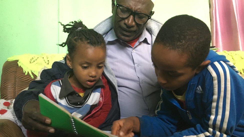 Kate Jones Opa va ukasi jinsiy aloqada bolishadi