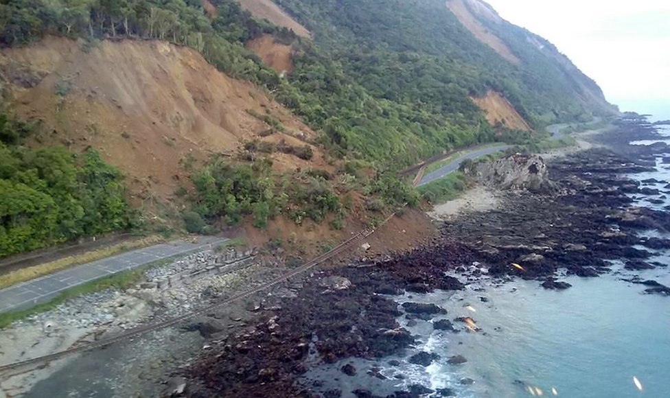 ニュージーランドでM7.8の地震、2人死亡 M6.3の余震も - BBCニュース
